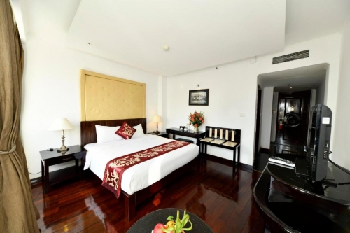 DELUXE DOUBLE ROOM WITH BALCONY