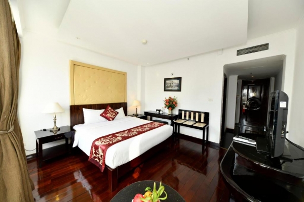 DELUXE DOUBLE ROOM WITH BALCONY