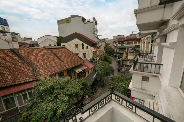 DELUXE DOUBLE ROOM WITH BALCONY